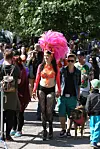 Saara ja Meri-rakas pride-kulkueessa Helsingissä kesällä 2015.