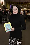 Jenni on paisti aktiivinen toimija kirjallisuusalalla, myös aktiivinen ympäristön suojelemisen puolestapuhuja.