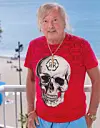 Danny on matkustellut alkuvuodesta. Tässä hän poseeraa aurinkoisella Kanarialla.