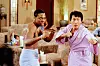 Jackie Chan on ansainnut arviolta 400–500 miljoonan dollarin omaisuuden elokuvillaan. Kuvassa Chris Tucker ja Jackie elokuvasta Rush Hour 2.