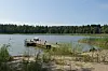 Hiekkainen ranta on erityisesti perheen esikoispojan leikkialuetta.