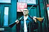 Vinnie Jones elokuvassa Puuta, heinää ja muutama vesiperä.