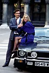 Timothy Dalton (James Bond) ja Maryam d'Abo (Kara Milovy) 007 vaaran vyöhykkeellä -elokuvan lehdistökiertueella Wienissä.