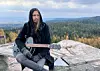 Swallow the Sun -yhtyeen kitaristi Juha Raivio on yksi Kaamos-sarjan haastateltavista. Rabbit Films/Yle.