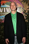 Michael Skupin poseeraa.