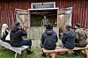 Pehtoori pitää huutokauppaa kilpailijoille.