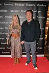 Annica matkusti miehensä perässä Thaimaahan kuultuaan tämän onnettomuudesta.