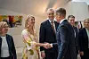 Kättelyvuorossa ministeri Sari Multala.