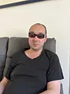Joonaksen käsissä pysyy vaikka iskuporakone.