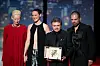 Tilda Swinton, Renate Reinsve, Cristian Mungiu ja Sebastian Stan Cannesin päätösseremoniassa.