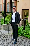 Kai kertoo hänen lastensa olevan varsin tottuneita sihien, että 'isi tunnistetaan usein kadulla'.