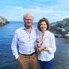 Kuningas Kaarle XVI Kustaa ja kuningatar Silvia poseeraavat yhdessä.