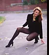 19-vuotias malli Janina poseerasi silloisella sukunimellän Frostelle Seiskassa loppukesällä 1993. Takana oli voitto Suomen Neito -missikisassa sekä Miss Maailman kuudes sija.