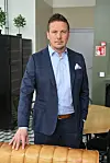 Lauri Marjamäki on näyty myös kiekkoasiantuntijana telkkarin puolella.