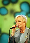 Vuonna 1989 eli 37 vuotta sitten nelikymppinen Katri Helena treenasi Ylen studioilla esitystään.