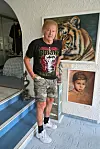 Danny on ollut vuosikymmeniä rehti ja mukava työnantaja, kehuu taustalaulaja Katja Lukin.
