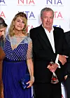Arkistokuva. Jeremy Clarkson ja hänen kumppaninsa Lisa Hogan kuvattuina vuonna 2025.