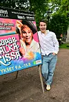 Vaikka Valtteri asuukin Helsingissä, hän on majaillut kesän Turussa kesäteatteriroolinsa varjolla. Työrintamalla Valtteri elää unelmavaihetta.