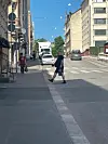 Lukija kertoo törmäävänsä aika ajoin Jariin ja kertoo tämän hakevan aina katsekontaktia ja virnistävän hyväntuulisesti.