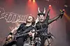 Noora totuttiin näkemään aikaisemmin vahvasti hevikuvioissa, kuten Battle Beast -yhtyeessä.