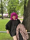Nisa taitaa edelleen viekoittelevan katseen.