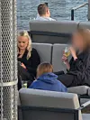 Yläterassilla kelpasi istua kun ilta oli lämmin, eikä ravintolassa riittänyt ihmisiä tungokseksi asti.