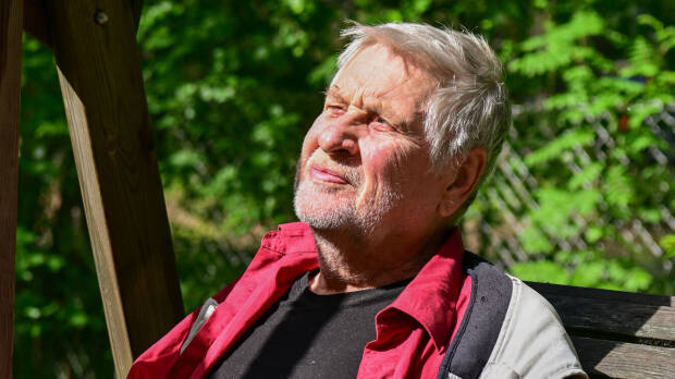 Halvaantunut näyttelijälegenda Kari Väänänen, 72, pamauttaa: 'Hautaa odotellessa'
