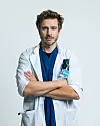 Sebastian Rejman lääkäriksi pukeutuneena.