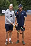 Patrik Laine ja Aleksander Barkov Bermuda-tennisturnauksessa Helsingissä heinäkuussa 2019.