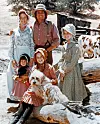 Alkuperäisiä Ingallsin perheen jäseniä näyttelivät Michael Landon, Karen Grassle, Melissa Gilbert, Melissa Sue Anderson sekä kaksoset Lindsay ja Sidney (kuvassa) Greenbush.