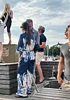 JP Kukkonen vietti iltaa seurueessa, johon kuului lukijan mukaan sekä miehiä että naisia.