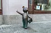 Nalle Luppakorvalla on oma patsas Piotrkowska-kävelykadulla.