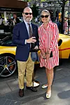 Rita minglasi Made in Italy -terassijuhlissa Italian suurlähettiläs Nicola Todaro Marescottin kanssa.