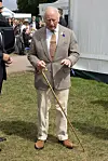 Kuningas Charles kävelykepin kanssa toukokuussa 2026.