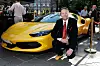 Suomen Ferrari-klubin varapuheenjohtaja, lääkäri Jaakko Pitkäjärvi laskeskeli omalle Ferrarilleen tulleen hintaa noin 500 000 euroa. Huippunopeus autolla on 338 km/h.