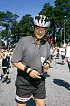 Sauli Niinistö kertoo rullaluistelevansa edelleen. Kuvassa tyylinäyte vuodelta 2001.