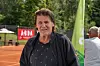 Frederik tuli katsomaan tennistä ja jutteli useiden tuttujen kanssa.