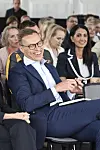 Alexander Stubb hyväntuulisena kesäkuussa Kultaranta-keskusteluissa Naantalissa.
