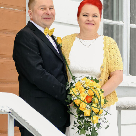 Unelmahäät-sulhanen joutui pakenemaan ex-miestä aamunkoitteessa – tarina kuin Mamban Lauantai-ilta-biisissä Marko ja Minna