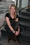 Vuoden 2007 Emma-palkinto ehdokkaiden julkistuksessa Katri edusti tällaisessa tyylissä.