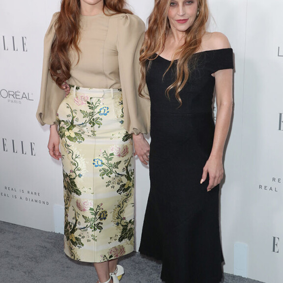 Riley Keoughin äiti Lisa Marie Presley on Elviksen tytär. Presleyt