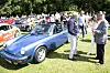 Targa-kattoinen Porsche 911 oli silloisen Silvia-neidin ja Kaarle Kustaa -prinssin menopelinä, kun heidät huomattiin Öölannin pääkylässä Shellin huoltoasemalla tankkaamassa. Nyt auton ylpeä nykyomistaja pyysi heitä kohteliaasti istumaan sinisen kaunottaren penkeille.