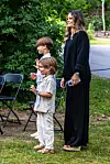 Prinsessa Sofia prinssi Gabrielin ja prinssi Julianin kanssa Öölannissa heinäkuussa.