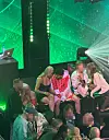 Martina Aitolehti ja Sonja Aiellon ex-rakas, nyrkkeilijä Hajji Muhis läheisissä väleissä 13. kesäkuuta Tallinnassa järjestetyssä Beazt Fight -tapahtumassa.