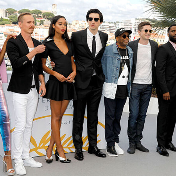 Jasper Pääkkönen (toinen vas.) BBlacKkKlansman-elokuvan työryhmän kanssa Cannesin elokuvajuhlilla. Jasper Pääkkönen (toinen vas.) BBlacKkKlansman -elokuvan työryhmän kanssa Cannesin elokuvajuhlilla.