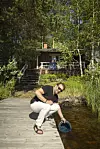 Mökkisaarta ympäröi puhdasvetinen järvi.