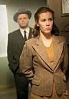 Sarjassa Angela ja ajan tuulet Angelalla (Marika Parkkomäki) ja ja Gabriel Berggrenillä (Risto Tuorila) on salattu suhde, joka kehittyy muiden tapahtumien taustalla