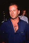 Vakavasti sairas Bruce Willis talutettiin kirkkoon – kuvat!