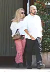 Anonyymi mies on nähty useampaan otteeseen Britneyn rinnalla ja Hollywoodissa se riittää käynnistämään huhumyllyt.