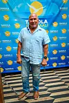 Sakari näytti Tapiola-festivaalin PR-tapahtumassa reippaalta ja ruskettuneelta.